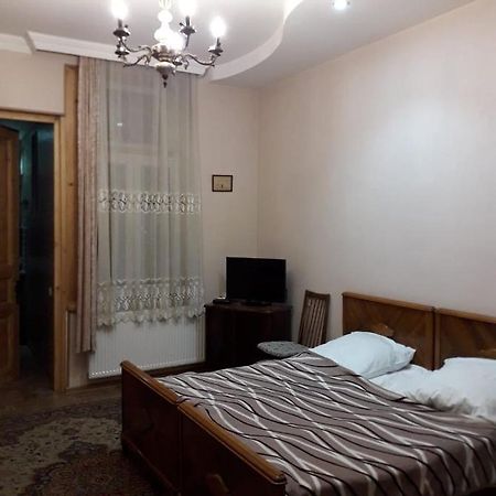 Old House Rustaveli Hotel Borjomi Bagian luar foto