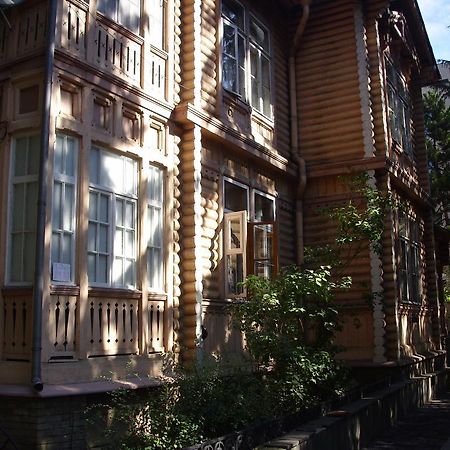 Old House Rustaveli Hotel Borjomi Bagian luar foto
