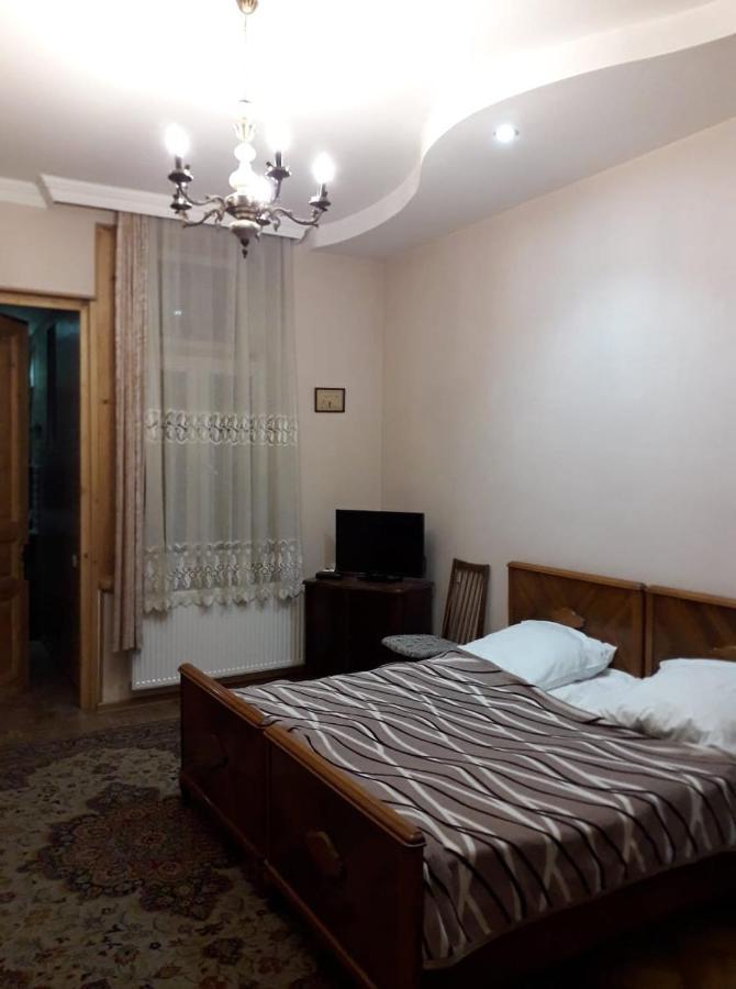 Old House Rustaveli Hotel Borjomi Bagian luar foto