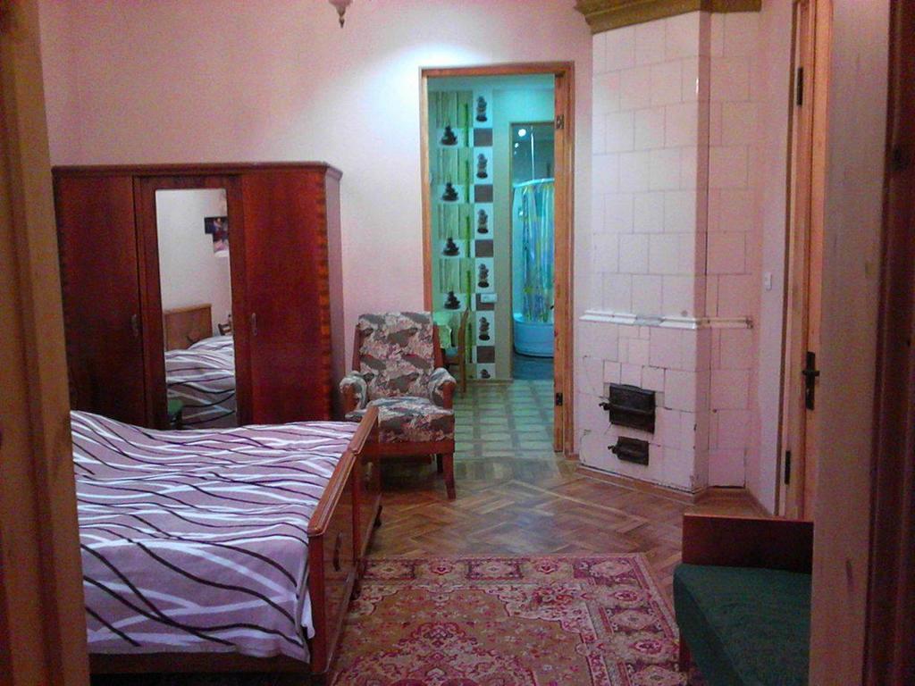 Old House Rustaveli Hotel Borjomi Bagian luar foto