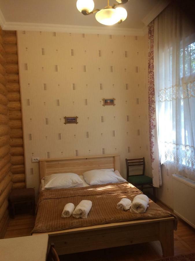 Old House Rustaveli Hotel Borjomi Bagian luar foto